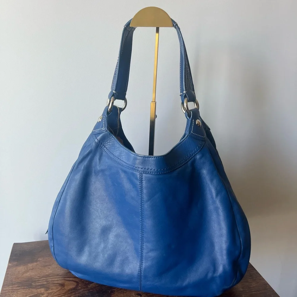 Authentic COACH Blue Leather Women's Bag with 3 Compartments - Picture 2 of 12